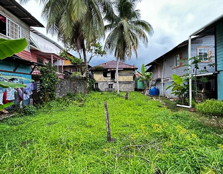 400m2 Titled Lot With Endless Development Possibility in Downtown Isla Colon